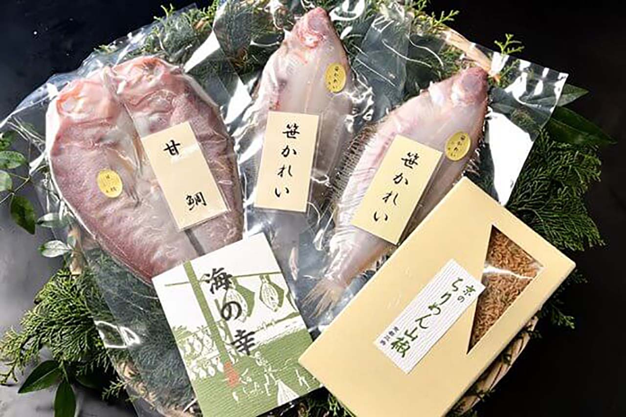 2,700円商品の一例。甘鯛、笹かれい、ちりめん山椒の詰合せ