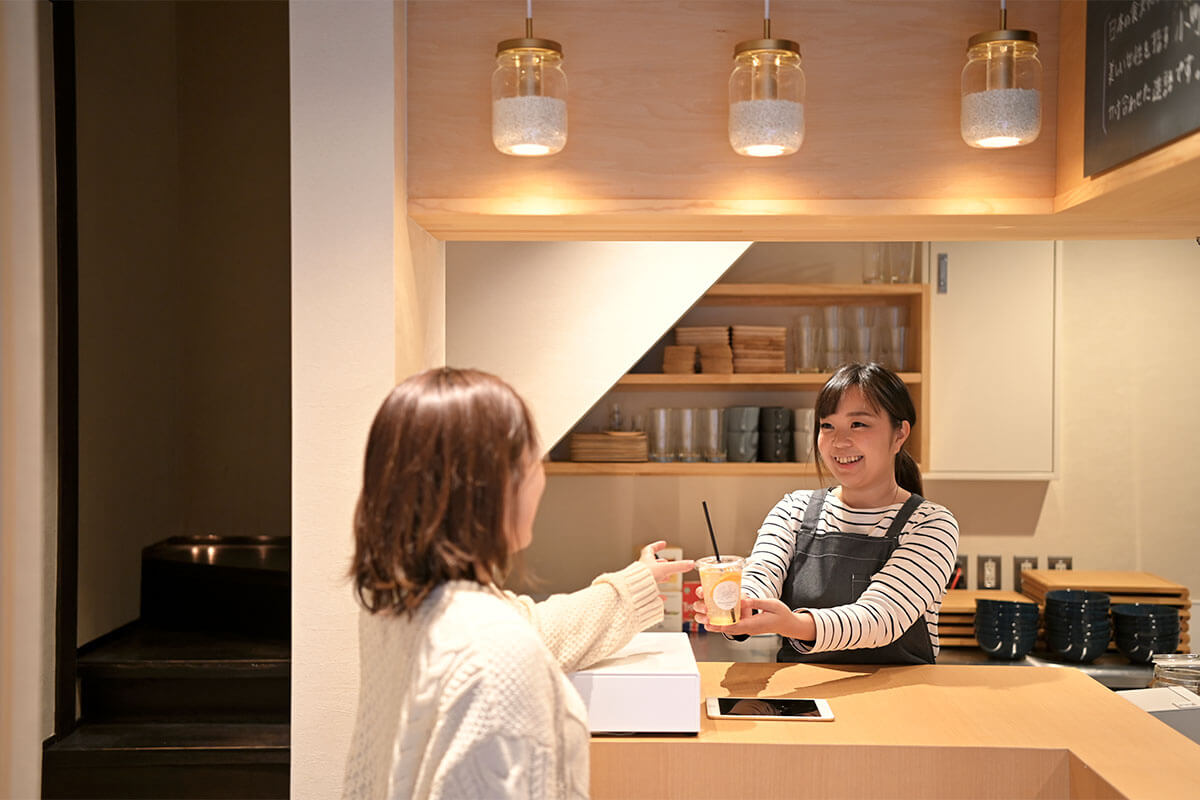 季節の果実酢ソーダ520円をテイクアウト。今回はみかん酢のドリンクでした!