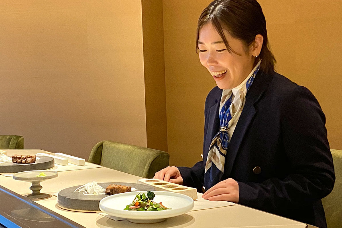 目の前に並んだお料理の繊細さに感動。ピンセットを使って繊細に盛られた品々は、これまで知っていた