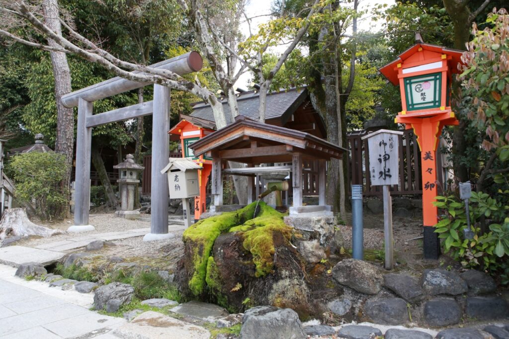 八坂神社の御神水