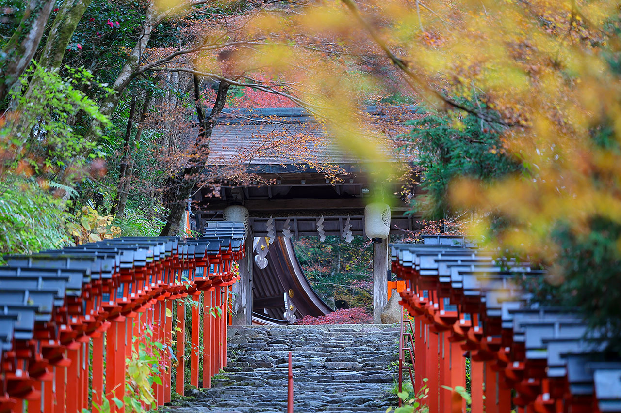 水の神を祀る［貴船神社］の三つの社 | Leaf KYOTO