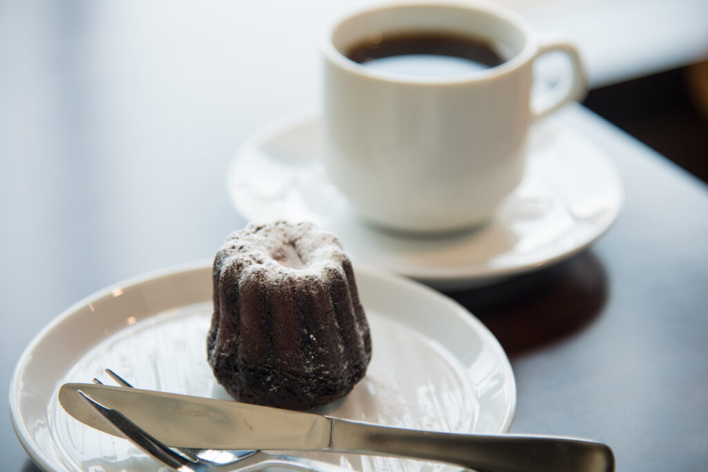 自家烘焙咖啡豆店Ritorubai的Kyo Miyabi和自制canelé