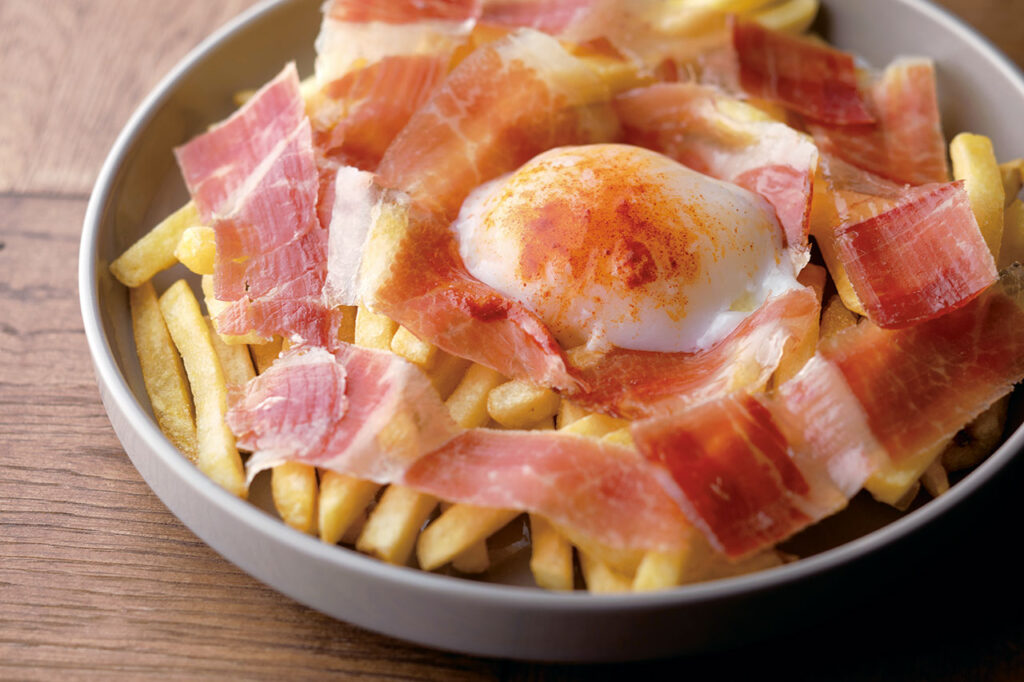 Takakura Koyokobaru's french fries with prosciutto ham and hot egg.