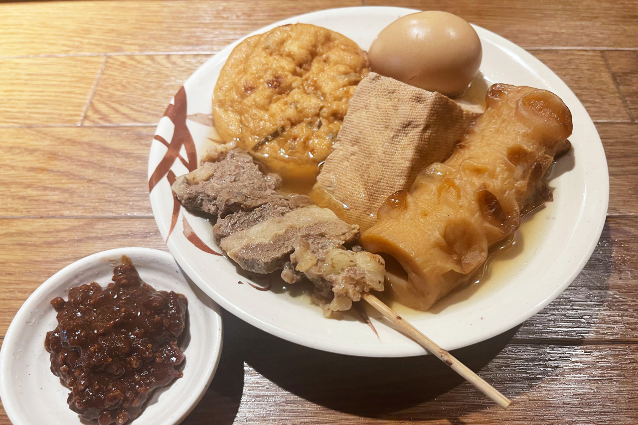 烏丸の［肉味噌おでん かづさ屋］は濃厚な特製肉味噌が