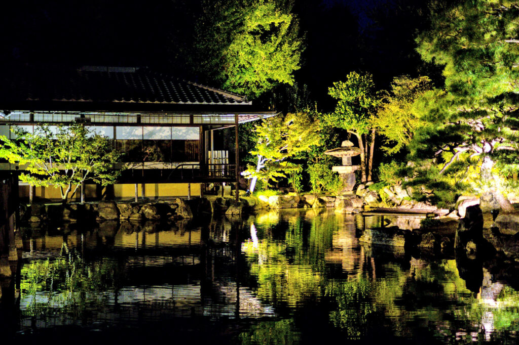 Light up in Shoseien (trifoliate garden) garden