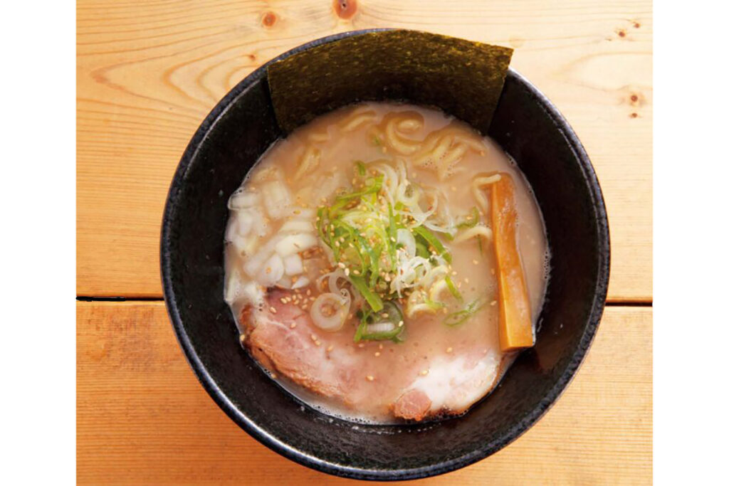 拉面哲山京的 Kokumaro Shio Tonkotsu 拉面