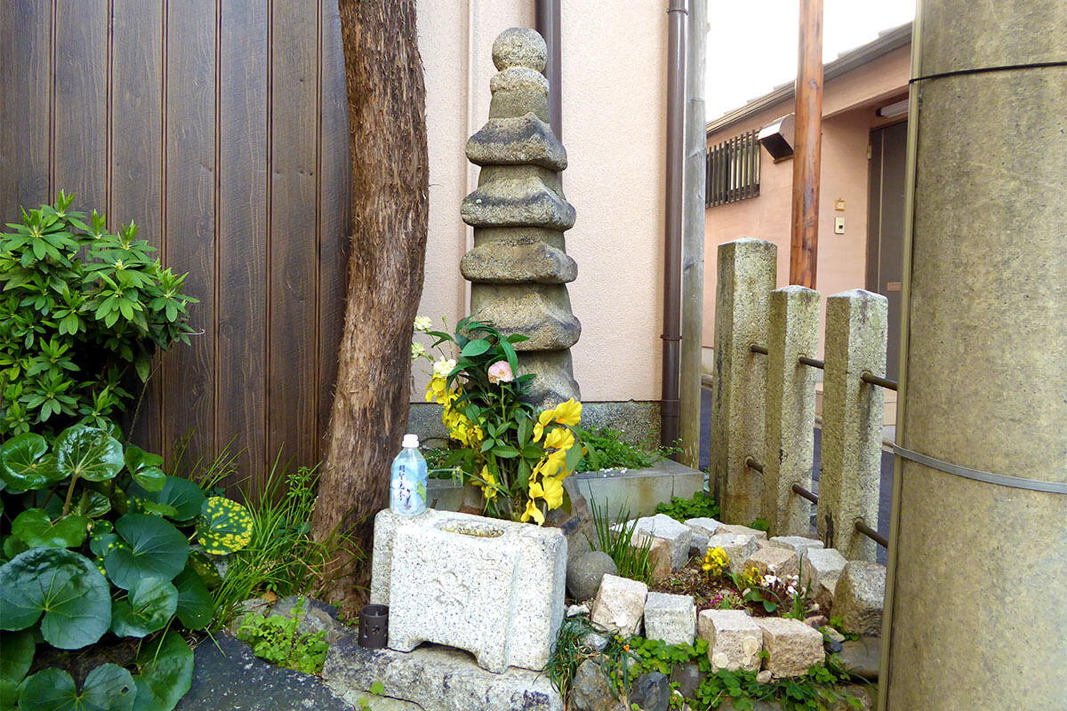 京都の摩訶異探訪 京都にもある明智光秀の首塚 胴塚と謎 M エム Kyoto By Leaf