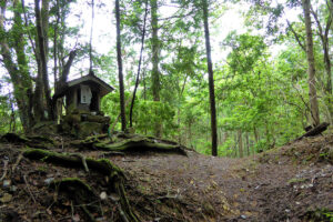 Yakuozaka, the boundary between Shizuhara and Kurama, steeped in legend