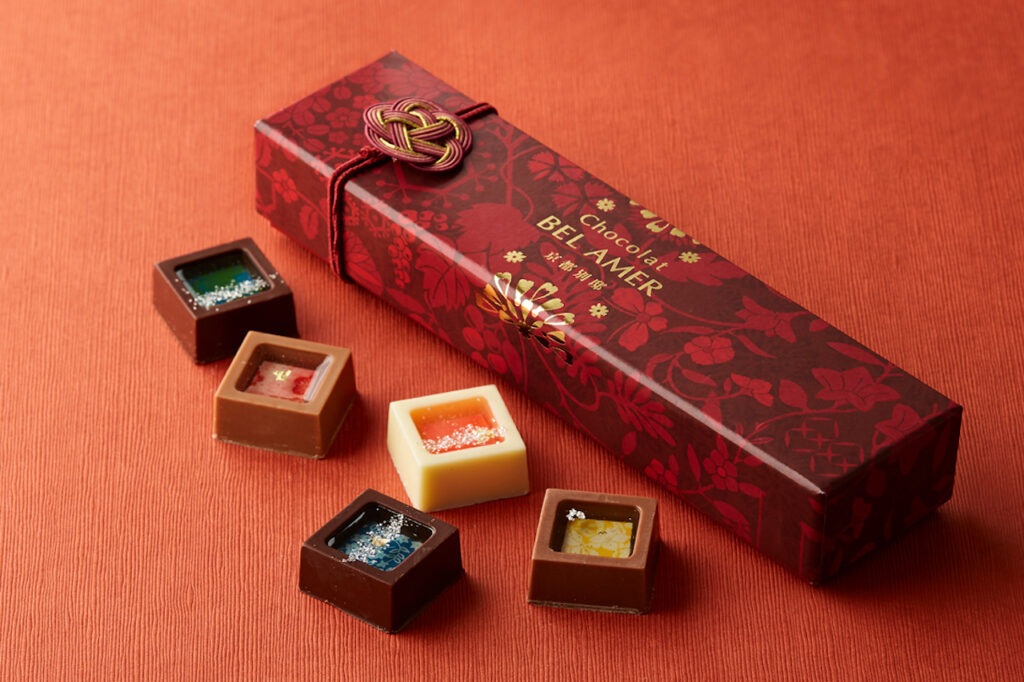 Chocolat BEL AMER、5 块京都别墅出产的 Mizuho no Shizuku 日本清酒。