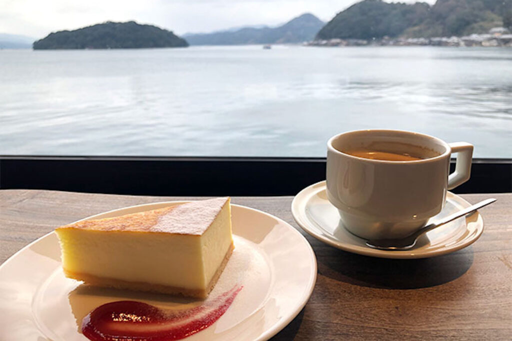 INE CAFEのチーズケーキセット