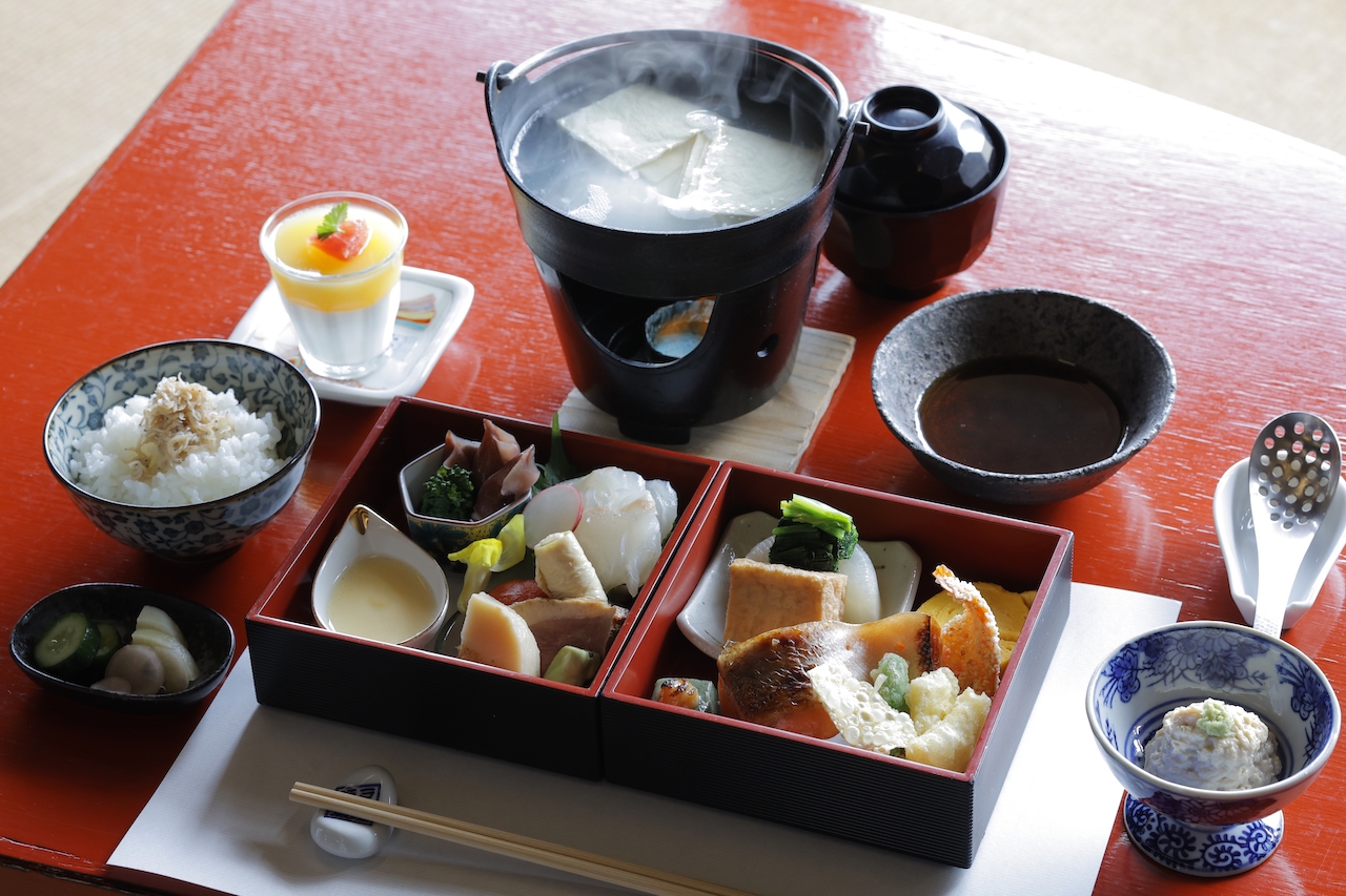 木屋町の［ゆば・とうふ 京料理 豆屋源蔵］で濃厚な豆腐料理の数々を