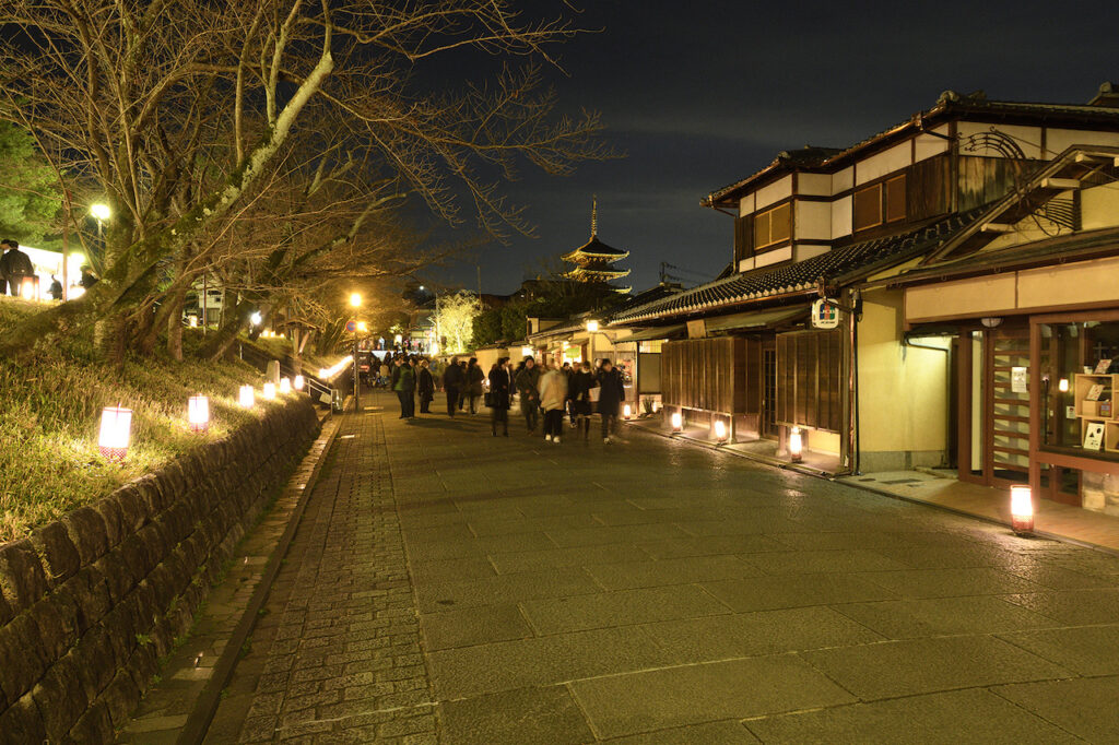 東山花灯路