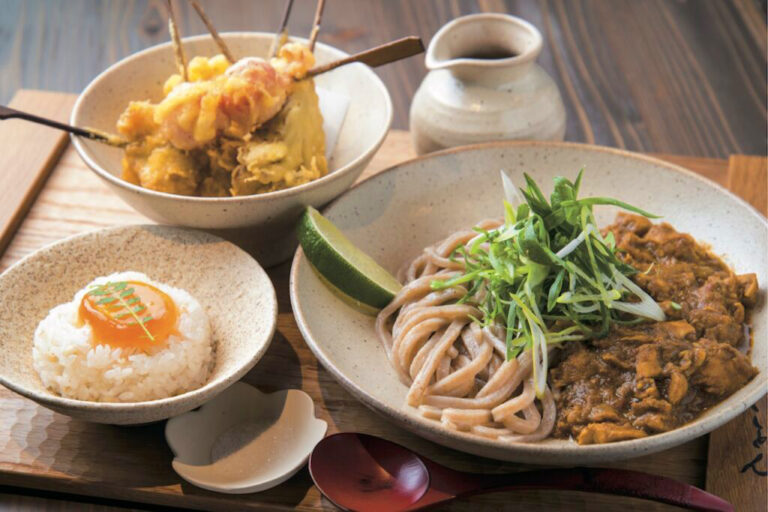 Kyoto Shijo Kuon's Japanese-style Kashiwa Keema Udon with five types of skewered tempura