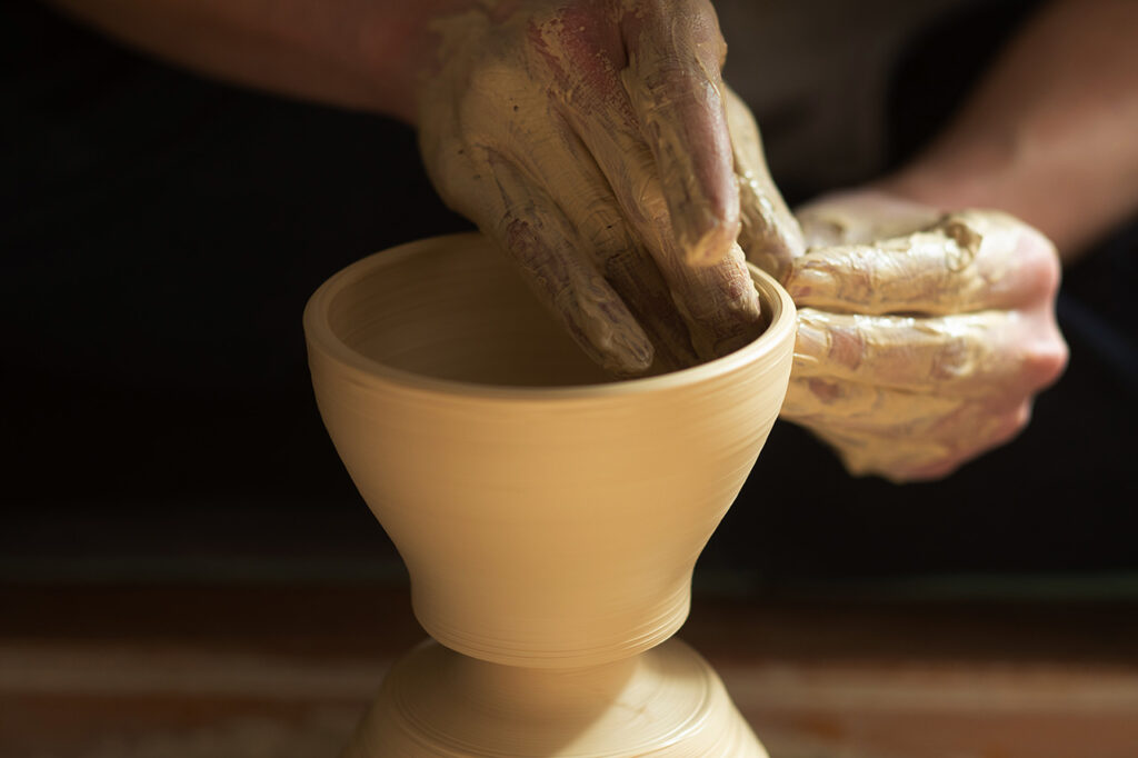 Soju Kiln_Scene of a potter at work