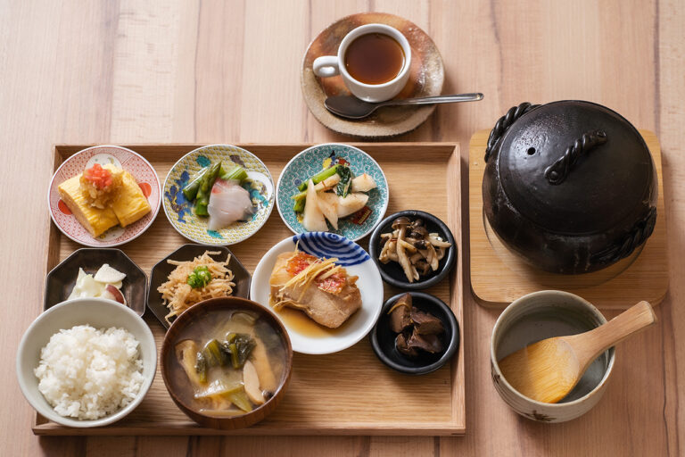 おかもト食堂のおすすめ贅沢おともトごはんセット