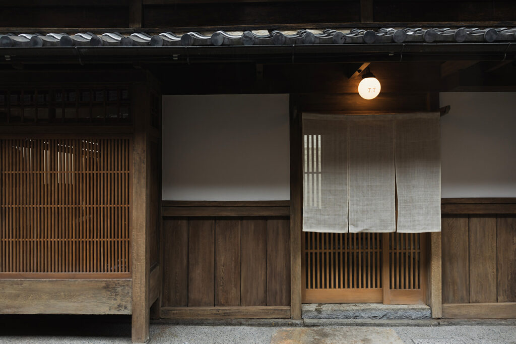 Rikushaku Teahouse "Shikumi" (tea room with standing sign)