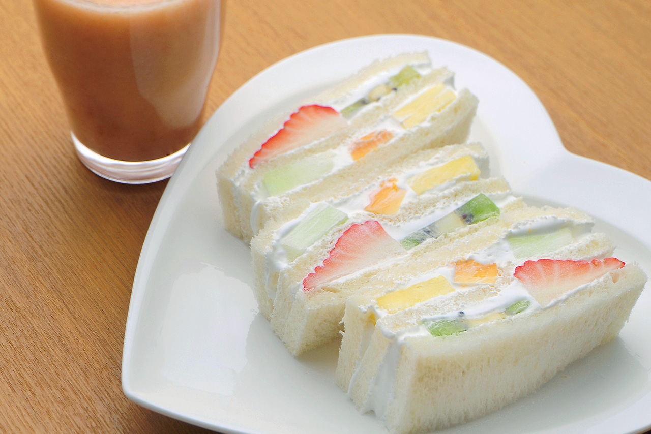 四条大宮の［フルーツパーラー ヤオイソ］でキラキラ輝く