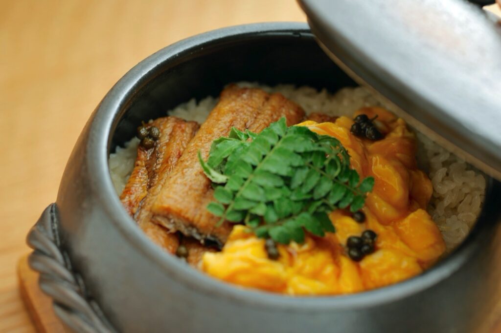 Rice in a flat earthen pot