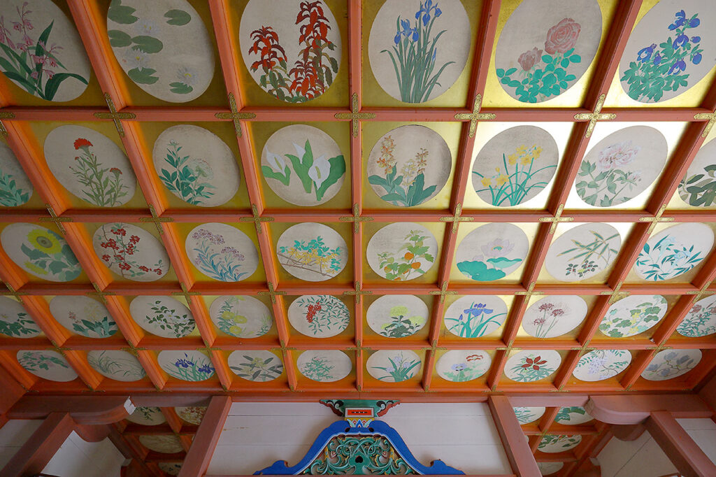 Flower ceiling of Aga Shrine