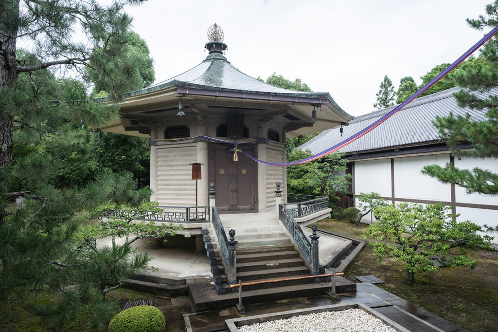 Shinkei Mae-den at Daikakuji Temple