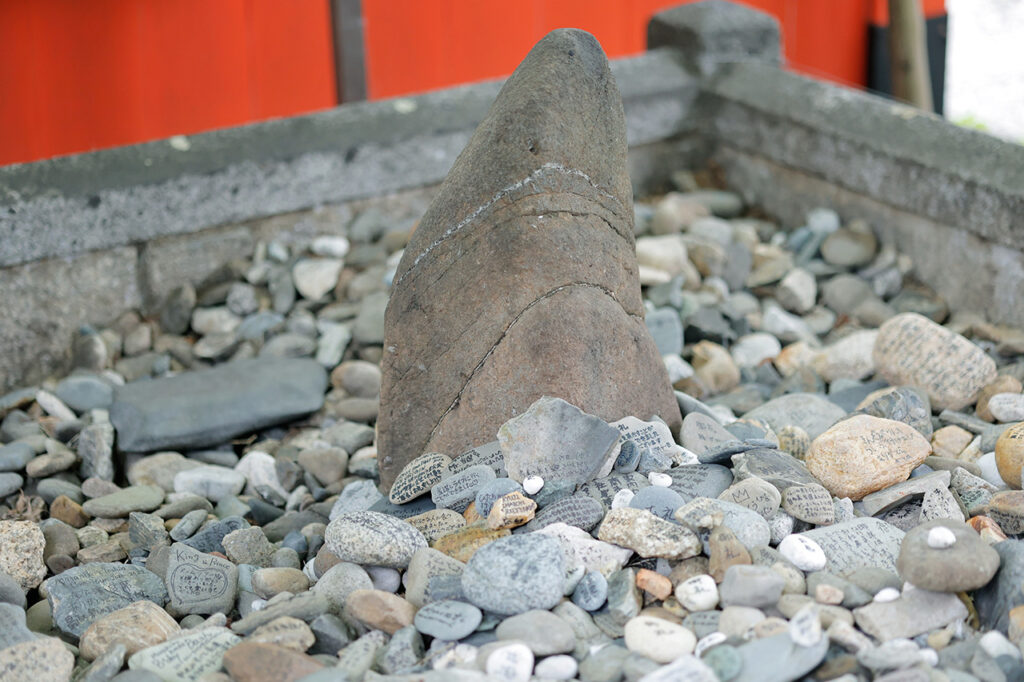 Kamiishi (sacred stone of Kurumaori Shrine)