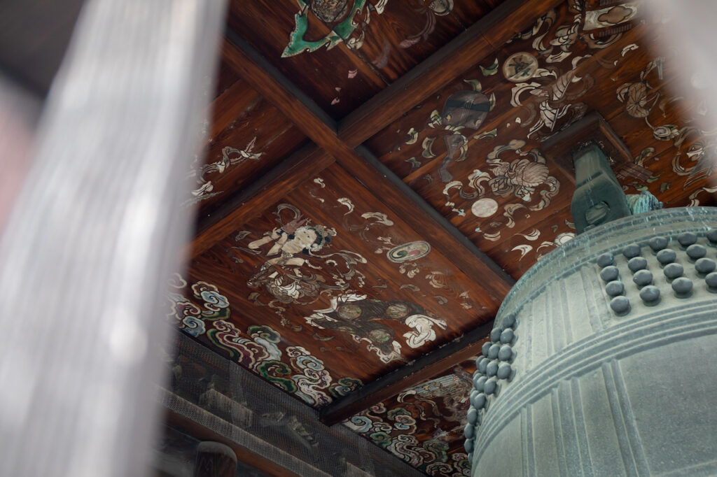Buddhist temple bell / Up close and personal with the catalyst that set history in motion