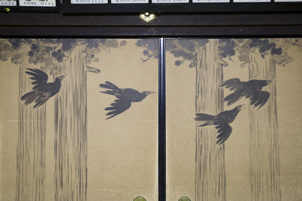 Fusuma-e (sliding door paintings) that make you feel love for crows