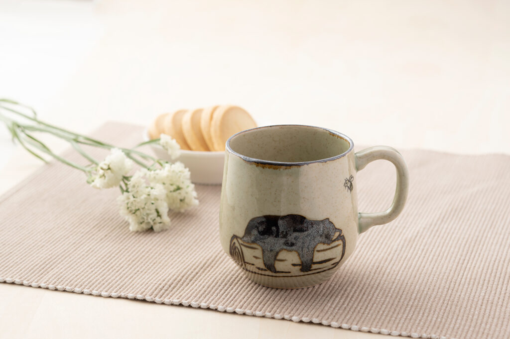 Alvor Ceramica Bee and Bear Mug