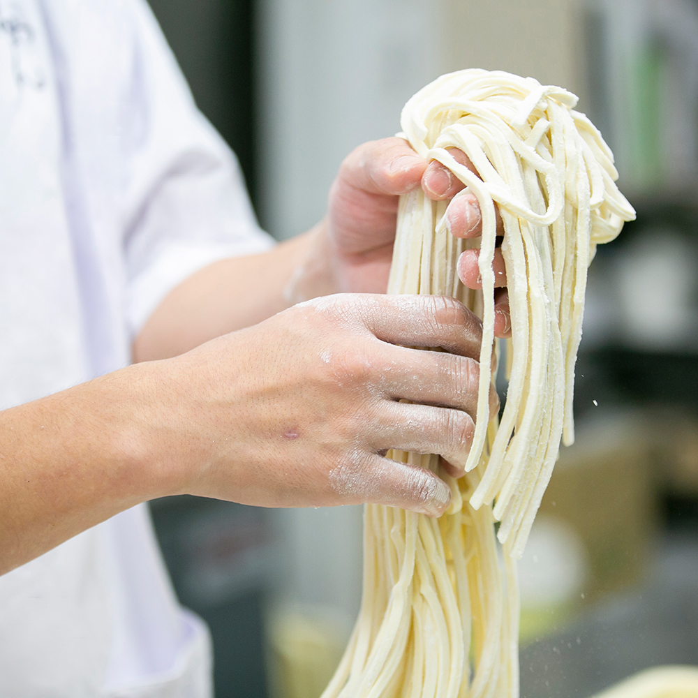 名代おめん  団欒おめん 極生麺・黒胡麻 食べ比べ 4食入