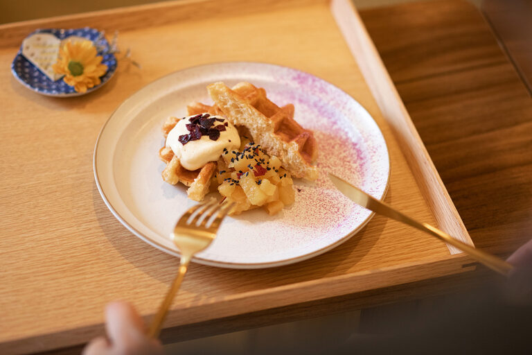 三日月 つぼ焼きいもcaféのお芋ワッフル