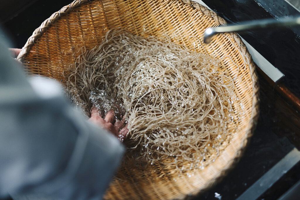 老舗が誇る伝統の味本家尾張屋 にしんそば詰合せ