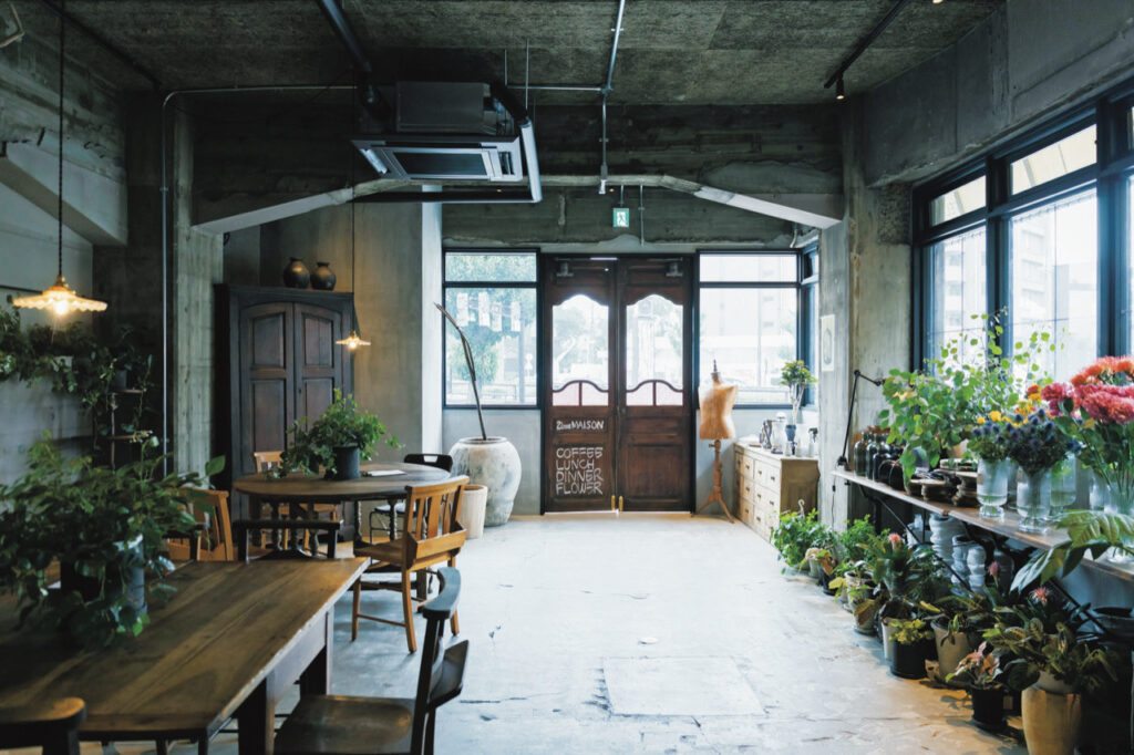 Interior view of 2eme MAISON