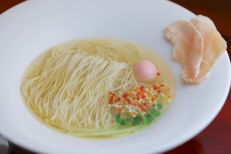 麺鶏 佰鶏の鶏とお塩の淡麗そば