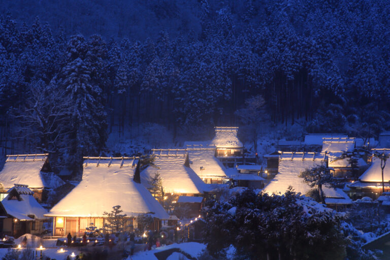 美山かやぶきの里雪灯廊