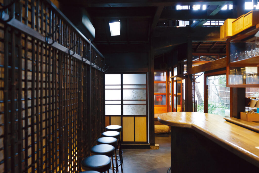 Interior view of Ponchuya Santoku Rokumi Gojo Takakura Store