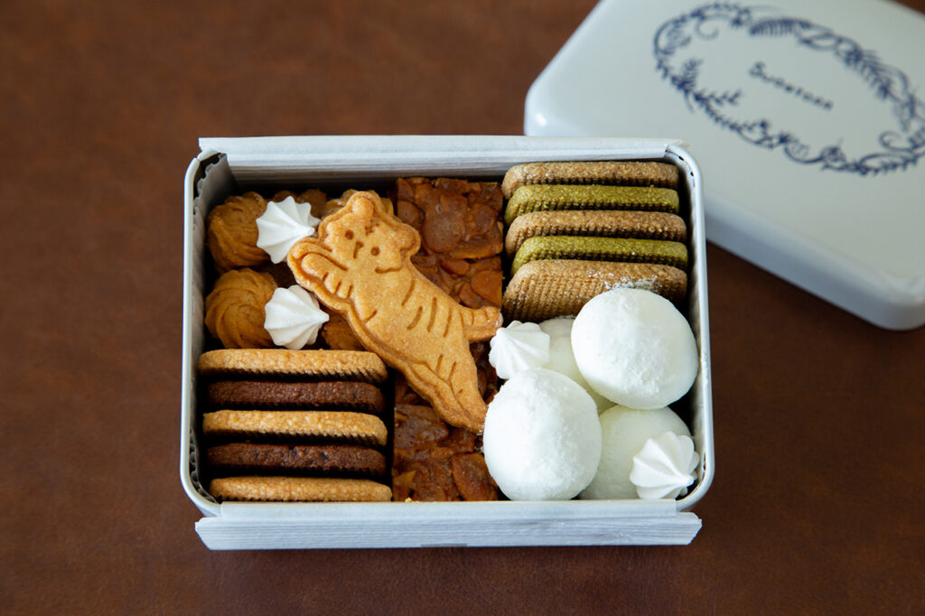 スギトラ_クッキー缶