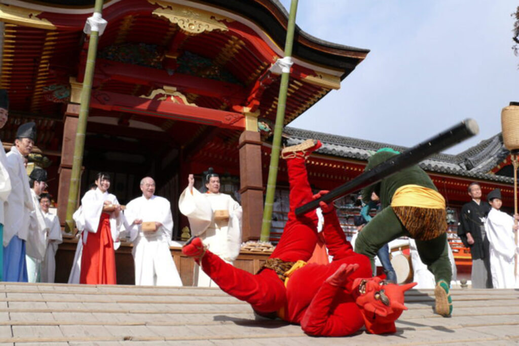 Oniyarai ritual at Ishimizu Hachimangu Shrine