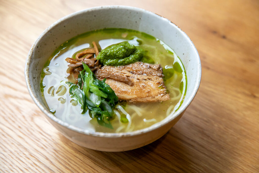 [Ristorante Nakamoto] Kizugawa green onion salt ramen with 4 pieces