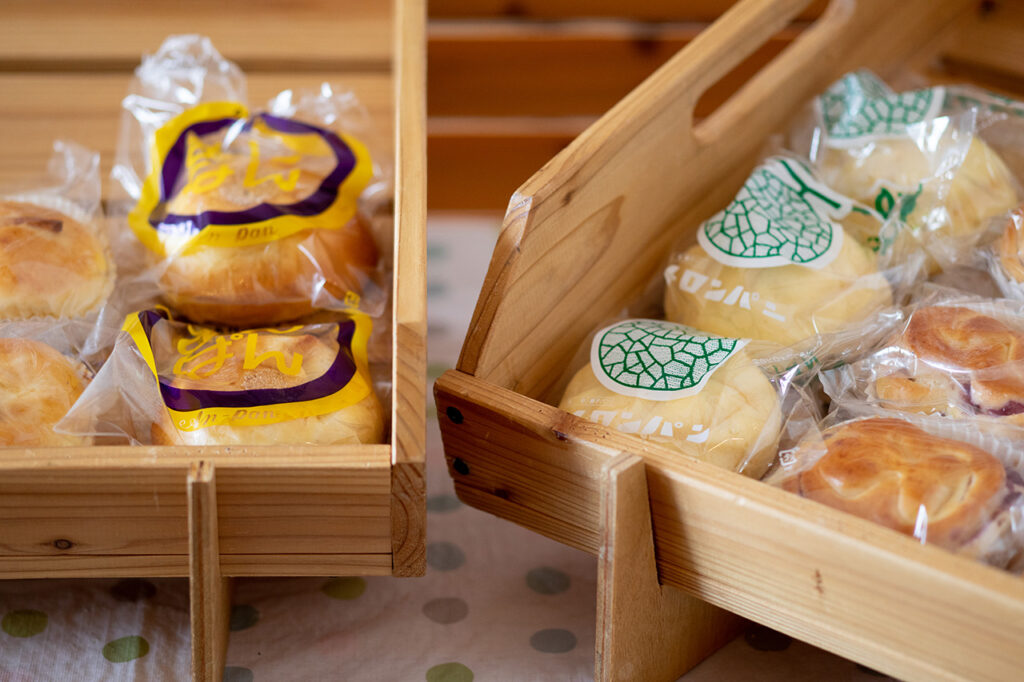 COCCALA BAKE&CAFÉ Bread Display Shelf