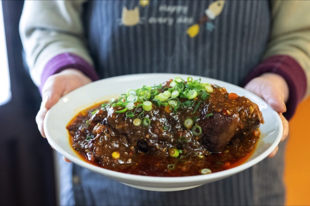 老重慶 川菜館の怪味肘子