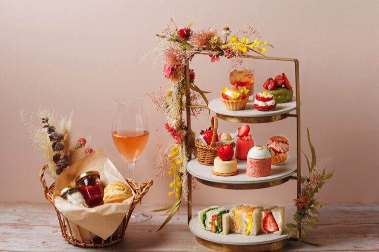 [Organic Strawberry Afternoon Tea at AFTERNOON TEA