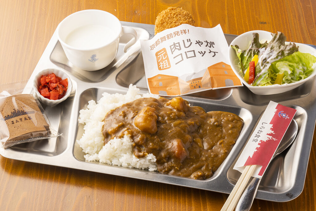 しらね食堂のしらねテッパンカレー