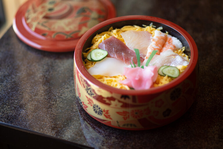Hiro Sushi 的海鲜散寿司