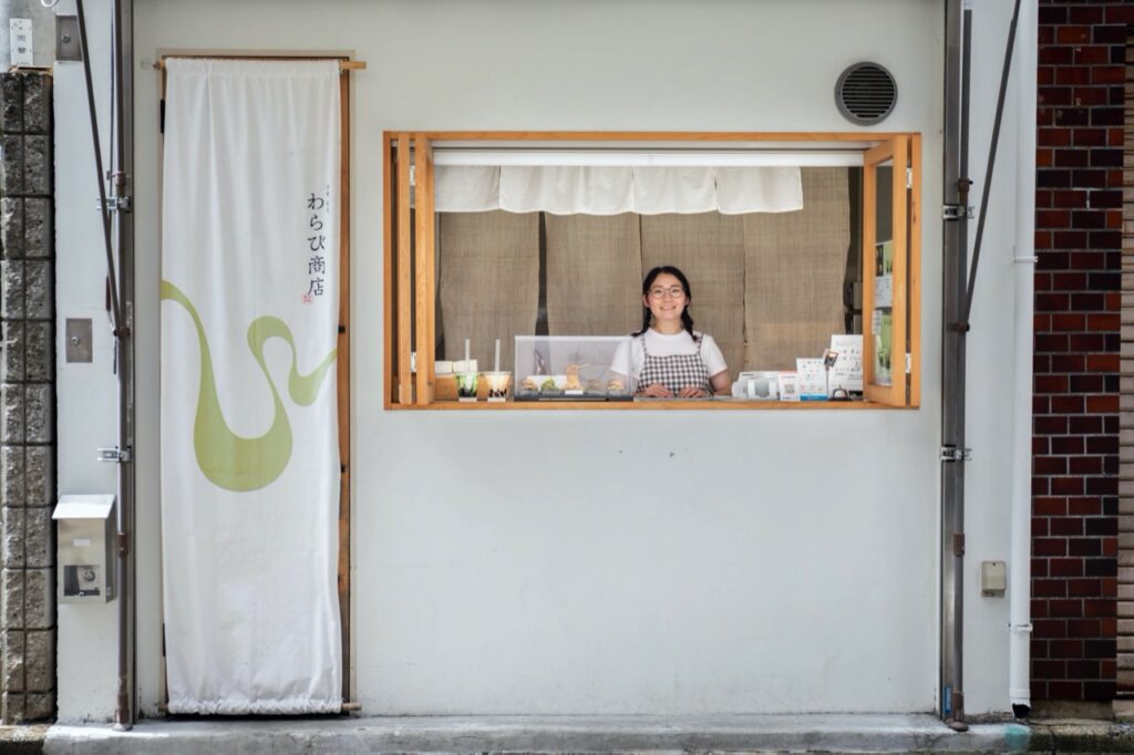 Exterior view of the main store of Warabi Shoten