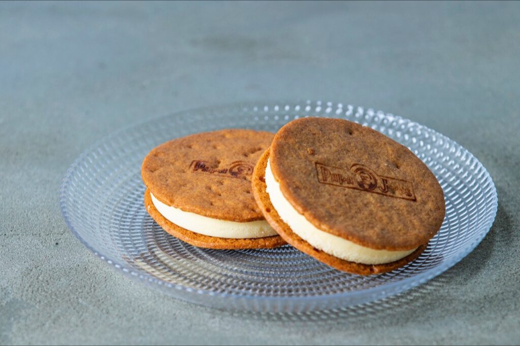 Frozen cheesecake sandwiches from the Leaf x Papa John's collaboration