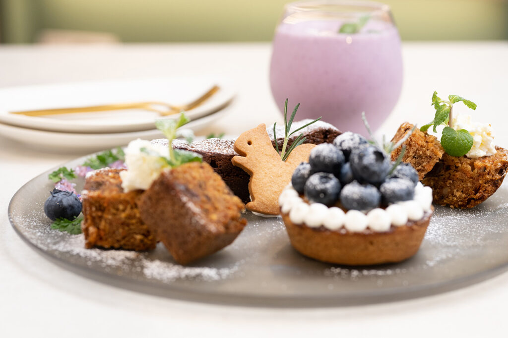 Desserts at cafe & deli comori