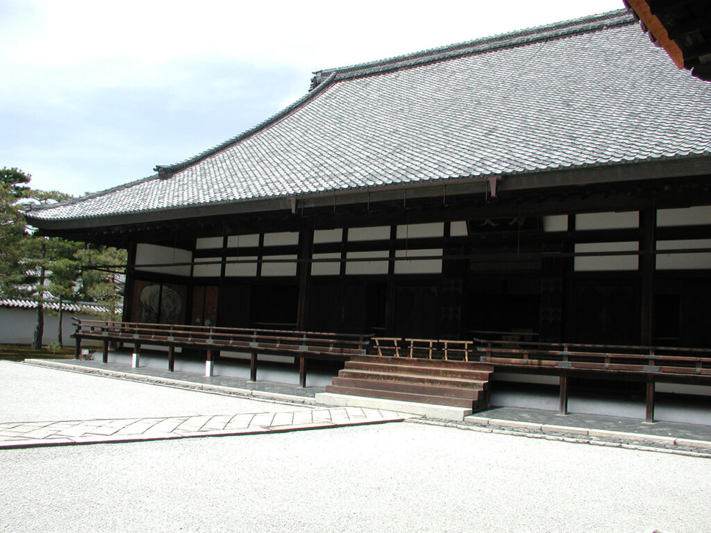 Exterior view of the Hojo Building at Shokokuji Temple