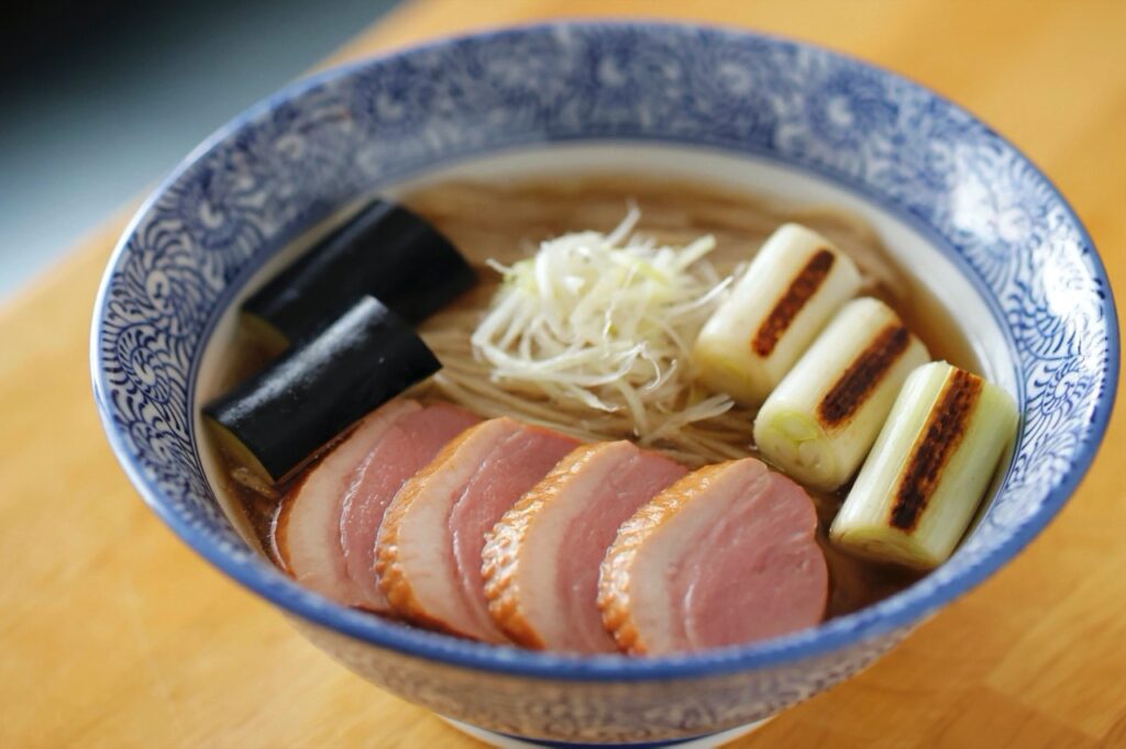 Mensho Takamatsu（高松门正）的鸭肉冷汤拉面