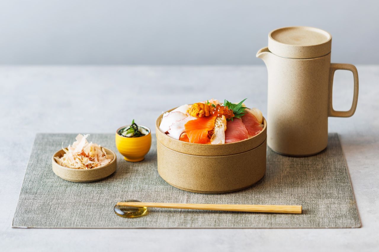 魚屋さんこだわりのだし茶漬けを気軽に味わえる［京都おぶや 京都駅店