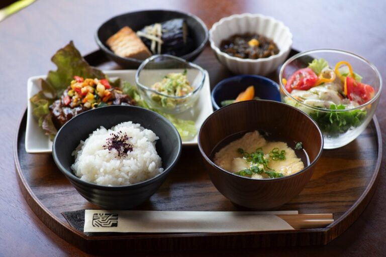 Kaze 咖啡厅+画廊 Fuzaido 的家常饭菜